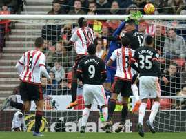 Mannone (in blue) pulls off a save against Manchester United. BeSoccer