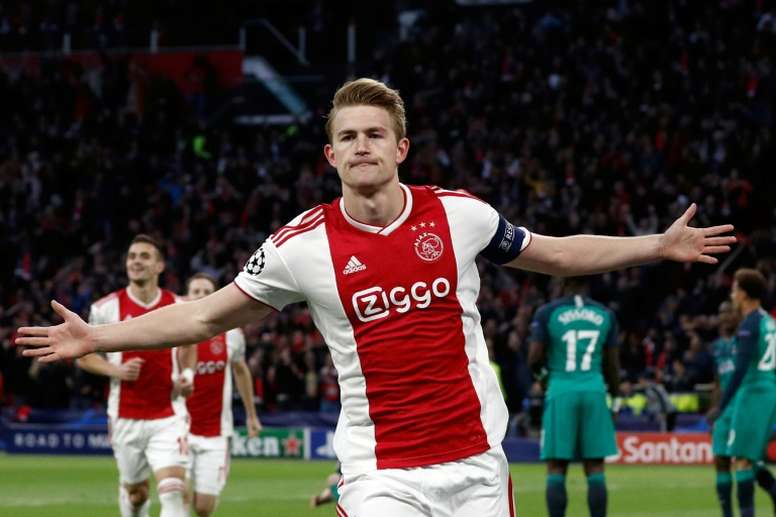 Sky Italy De Ligt To Arrive In Turin On Tuesday And Have His Medical On Wednesday Besoccer