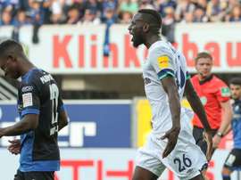 Harit's late strike moves Schalke level with leaders Leipzig