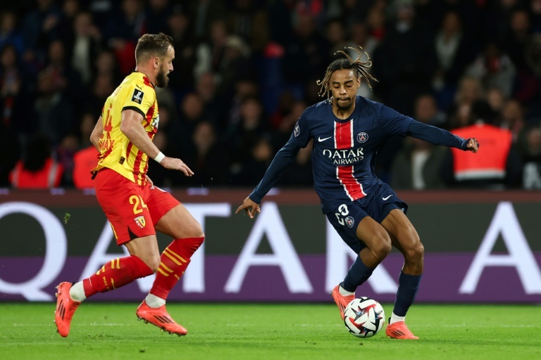 PSG amplia liderança na Ligue 1 com vitória sobre o Lens