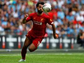 Salah will be out injured for the return of the Premier League. AFP/Archivo