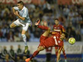 Getafes Argentinian defender Santiago Vergini (R) vies with Celta Vigos forward Iago Aspas during the Spanish league football match at the Balaidos stadium in Vigo on October 2, 2015