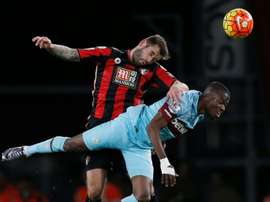 Steve Cook podría irse al Watford. AFP