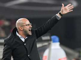 Las horas de Bosz en el Borussia podrían estar contadas. AFP