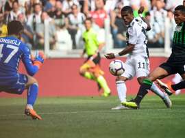 Douglas Costa will still be unavailable for the next few weeks. AFP