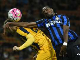 Hellas Veronas Italian midfielder Jacopo Sala (L) fights for the ball with Inter Milans French midfielder Geoffrey Kondogbia during the Italian Serie A football match on September 23, 2015 at the San Siro Stadium stadium in Milan