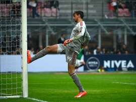 Guarda-redes do Milan infeliz no desafio contra o Pescara. AFP