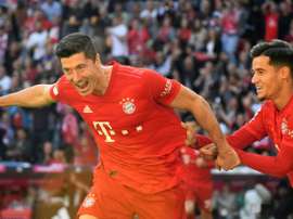 Lewandowski chega a nove gols em cinco rodadas. AFP