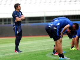 Italy national football team head coach Antonio Conte (L) oversees a training session. AFP