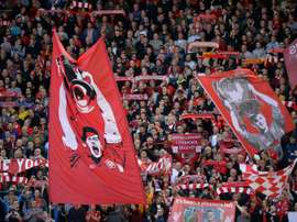 Un fan thaïlandais de Liverpool fête le titre en avance. AFP
