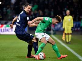 Ibra ya sabe lo que es medirse a Malcuit. AFP
