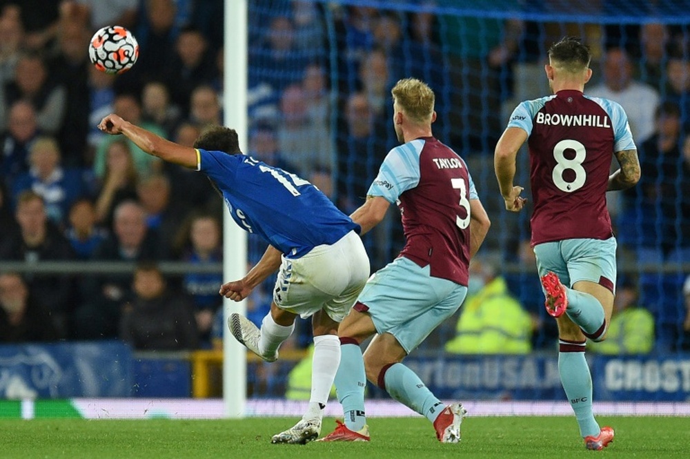 El Everton venció al Burnley 3-1. AFP
