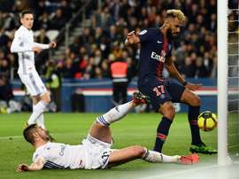 Choupo-Moting goal-line howler as PSG miss chance to wrap up French title