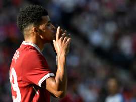 Solanke no entra en los planes del Liverpool. AFP