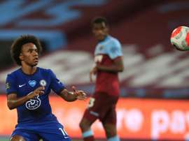 Arsenal sign Willian on free transfer