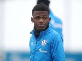 Struggling Schalke turn to Welsh teenager Matondo