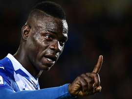 La replica di Balotelli a Chiellini. AFP