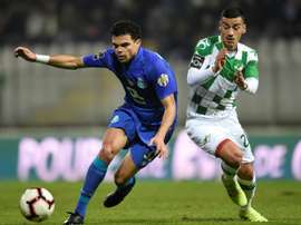Pepe pode jogar na Champions League depois de ter jogado na Liga Europa. AFP