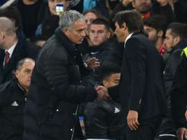 Jose Mourinho e Antonio Conte querem ao mesmo defesa nos seus times. AFP