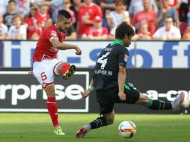 Danny Latza, en un partido con el Mainz, ante el Hannover. AFP