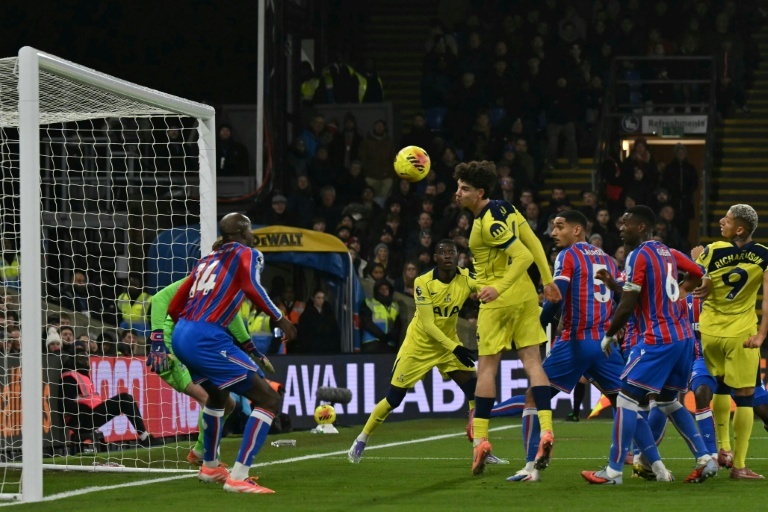 El Tottenham hace un esfuerzo en Selhurst Park