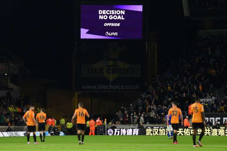 Var Denies Wolves As Leicester S Choudhury Sees Red Besoccer