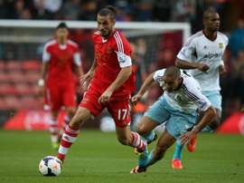 Southamptons Argentinian-born Italian striker Dani Osvaldo (left)dribbles past West Ham Uniteds New Zealand defender Winston Reid during their English Premier League match in Southampton on September 15, 2013