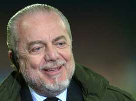 De Laurentiis dio la bienvenida a Manolas. AFP