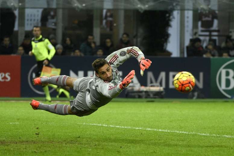 Rumours Man Utd And Chelsea Eye Milan Goalkeeper Donnarumma Besoccer