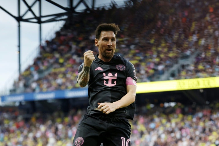 'Hat trick', Botín de Oro y tercero del Este