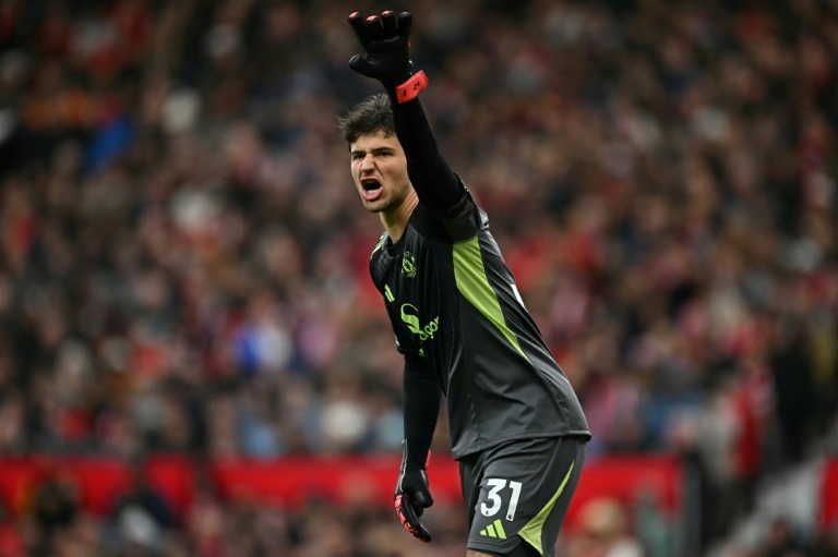 Man Utd legend praises Lammens clean sheet but warns challenges ahead