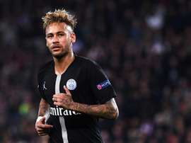 Neymar dá um passo atrás e vai à China com PSG. AFP