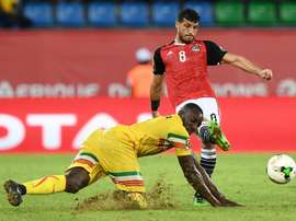 Malis forward Moussa Marega (L) challenges Egypts midfielder Tarek Hamed during the 2017 Africa Cup of Nations group D football match between Mali and Egypt in Port-Gentil on January 17, 2017