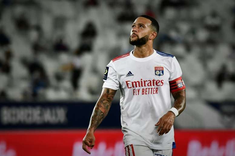 Aulas Sets A Deadline For Depay S Departure Besoccer
