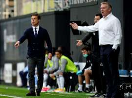 Scott Parker (L) did not like the owner apologising for the team's performance. AFP