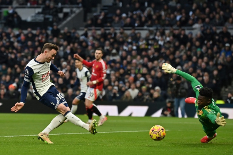 Tottenham vence o United em duelo pela Premier