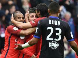 Controversial Verratti goal helps PSG keep pressure on Monaco