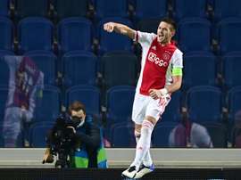 Le formazioni ufficiali di Ajax-Midtjylland. AFP