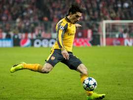 Complica-se a transferência de Bellerín para o Barça. EFE