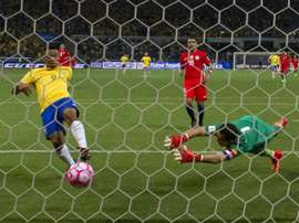 A derrota de ontem por 3-0, diante do Brasil, também não ajudou... AFP