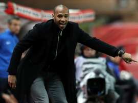 Thierry Henry, alors entraîneur de Monaco, transmet des consignes lors d'un match contre Rennes. AFP