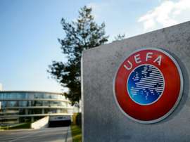 Le logo de lUEFA au siège de linstance à Nyon, le 6 avril 2016