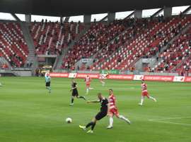 Le football a retrouvé son public en Hongrie. AFP