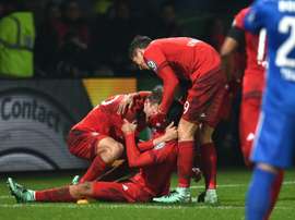 Thomas Müller, Thiago Alcantara et Robert Lewandowski, joueurs du Bayern Munich, lors du quart de finale de la Coupe dAllemagne à Bochum (ouest de lAllemagne), le 10 février 2016