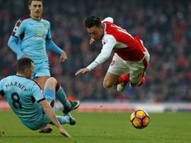 Arsenal e Burnley na luta pelo lugar na europa. EFE