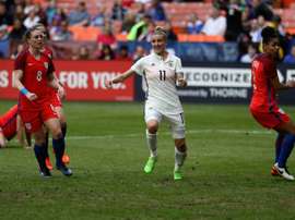 Anja Mittag en joie après avoir inscrit un but face à lAngleterre lors de la SheBelieves Cup. AFP