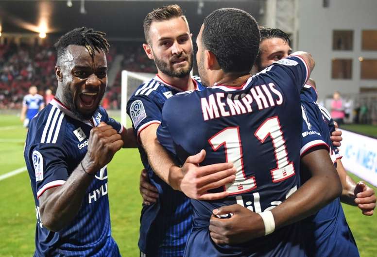 Les Compos Probables Du Match De Ligue 1 Entre Lyon Et Nimes Besoccer