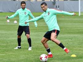 Les Portugais Cristiano Ronaldo et Joao Moutinho lors dun entraînement le 23 juin 2017. AFP
