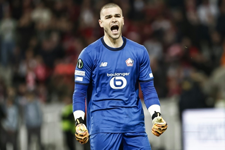 Lucas Chevalier dans le viseur d’Aston Villa en cas de départ d'Emiliano Martinez
