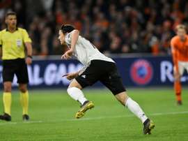 Nico Schulz (c) lors de la victoire à Amsterdam 3-2. AFP
